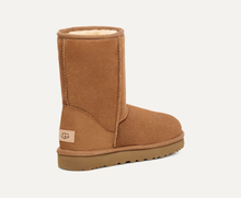 Load image into Gallery viewer, Ugg - Women&#39;s Classic Short II - Chestnut